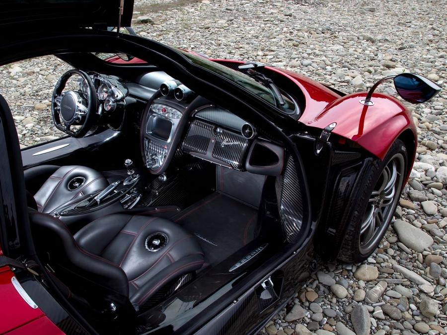 Интерьер Pagani Huayra 2012 года  (WW) (фото 66 из 82)